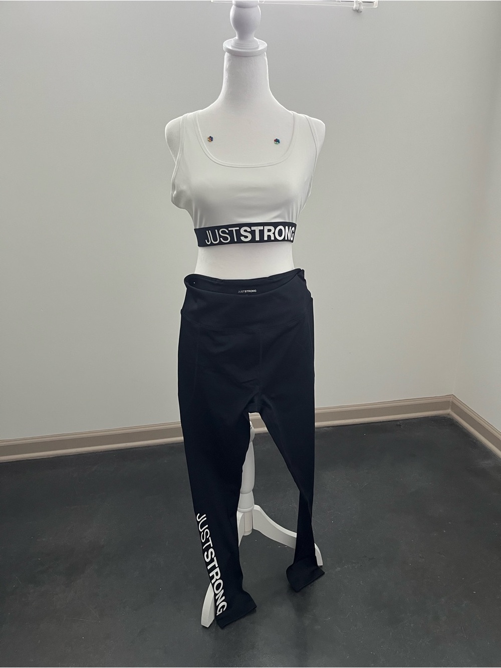 JUSTSTRONG SET White sports bra & Black Logo Leggings - High Support Activewea